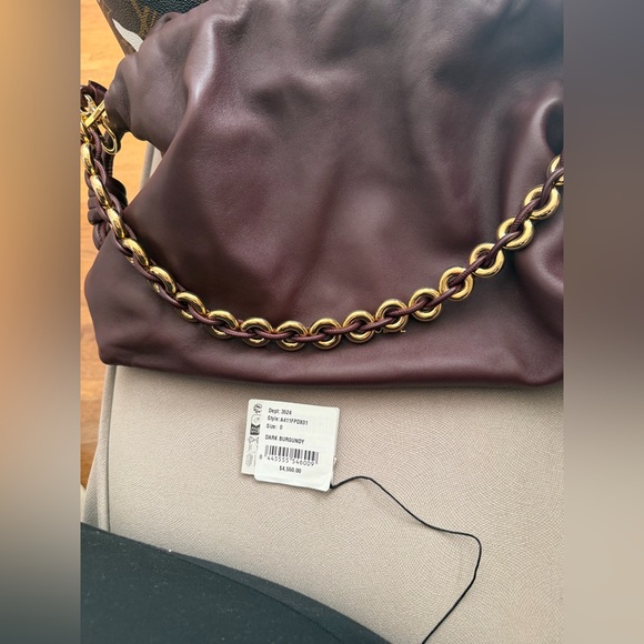 Loewe flamenco bag! Burgundy Leather Shoulder Bag with gorgeous gold hardware - Picture 5 of 6